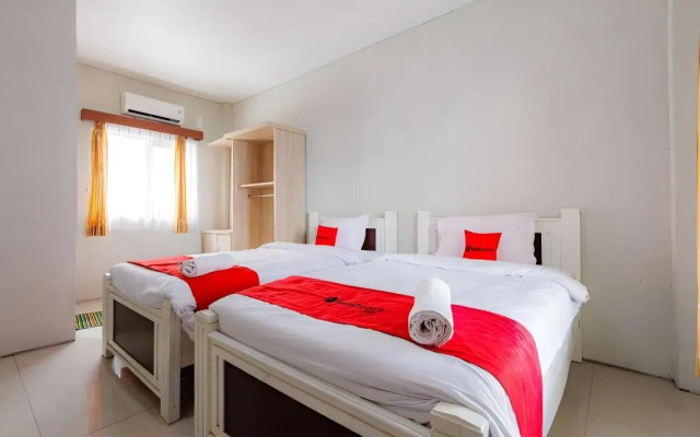 RedDoorz near Taman Rekreasi Selecta