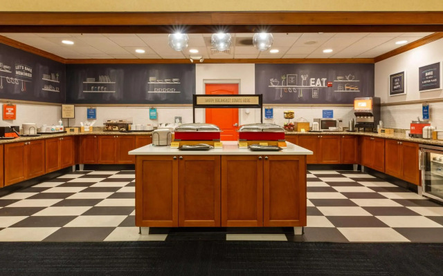 Hampton Inn & Suites Jacksonville Deerwood Park
