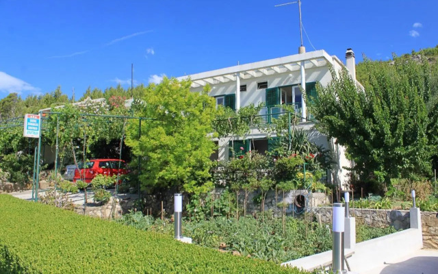 Apartments and rooms with parking space Tucepi, Makarska - 6901