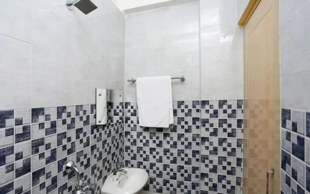 OYO 9842 Hotel Shibani & Suhani