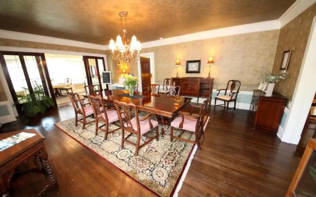The Leonard at Logan House