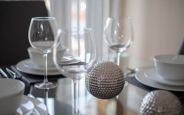 The Coach House by Riis Property