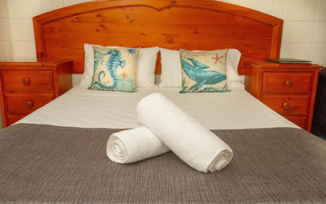 Tropical Palms Resort & 4WD Hire
