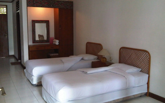 Pandu Lakeside Hotel Tuktuk