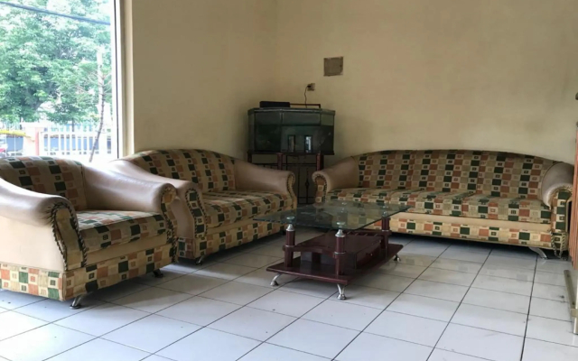 OYO 3722 Hotel Mutiara