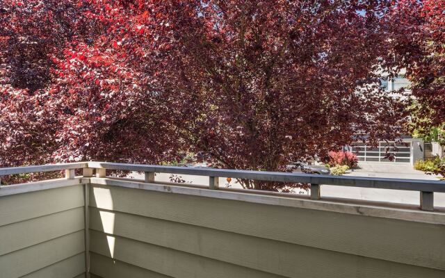 Seattle Vacation Home: Wall St.