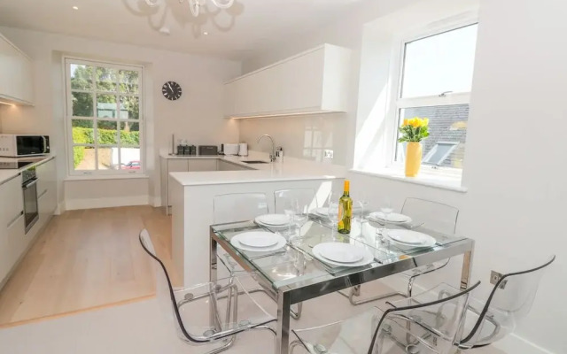 4 The Manor House, Hillfield Village