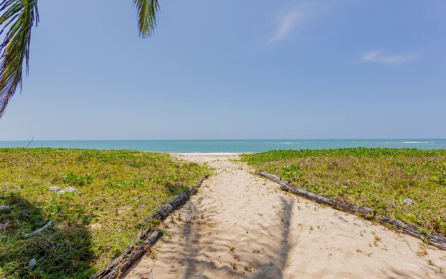 IT03 Bangalo Duplex 3 Suites Pe na Areia