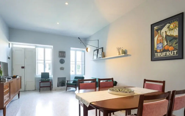 Retro Designer 1 Bedroom Apt in Cottonera New