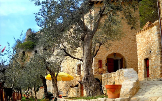 Guesthouse Runcini dormire in un borgo medievale
