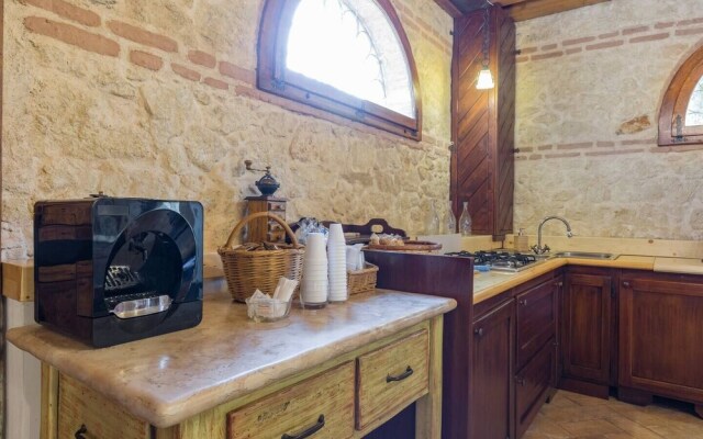 Casale Medievale-Per La Dolce Vita