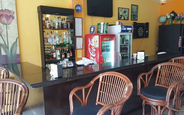 Pitstop Restaurant and Guesthouse