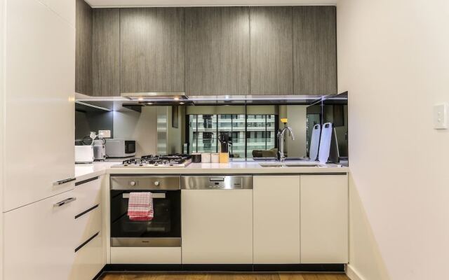New Bright Apartment In Waterloo