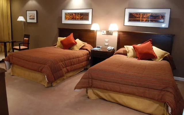 Howard Johnson by Wyndham Sierras Hotel and Casino