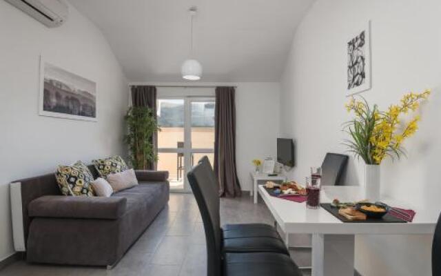 Sky Apartments & Rooms
