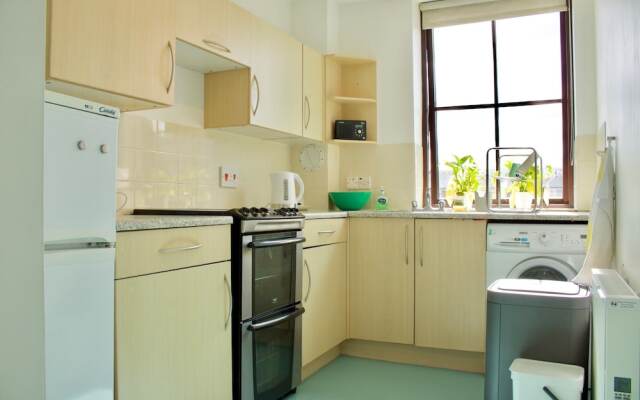 Spacious 2 Bedroom Flat