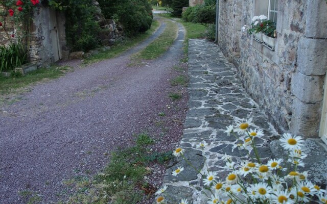 Prieure St Pierre de La Luthumiere