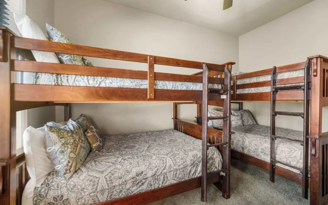 Owens Landing Amazing Views!