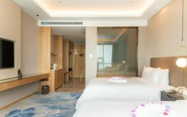Auto City Ruili Hotel