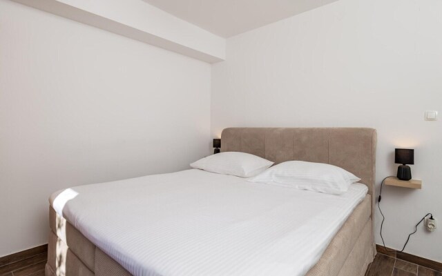 Amazing Apartment in Cres With 1 Bedrooms and Wifi