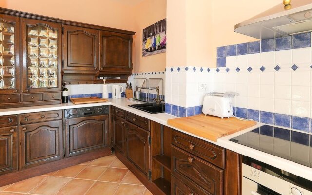 Stunning 4 bed Villa With Private Pool, Bbq, Wifi, Lake Views, Walking Distance to Restaurant