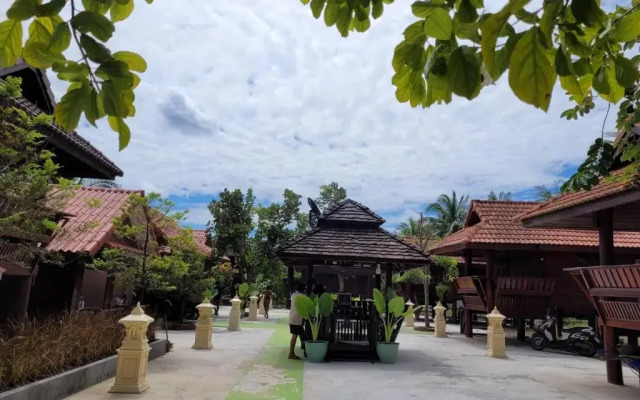 Ruen Thai Ampawa Resort
