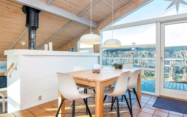 6 Person Holiday Home in Hemmet