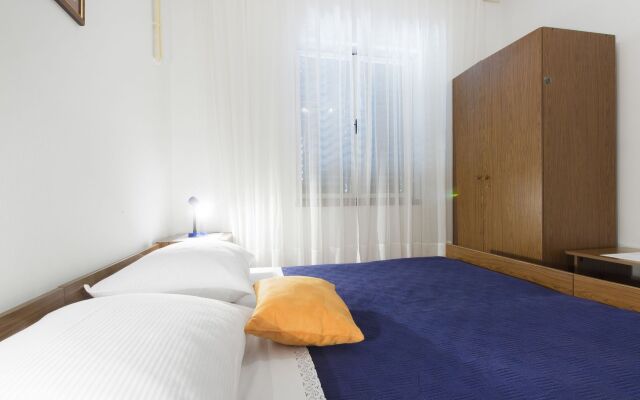 Apartment Vince - free parking: A2 plavi Primosten, Riviera Sibenik