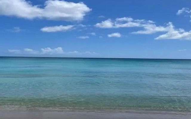 Villa Francoise - 4 Bedroom Beachfront w Pool