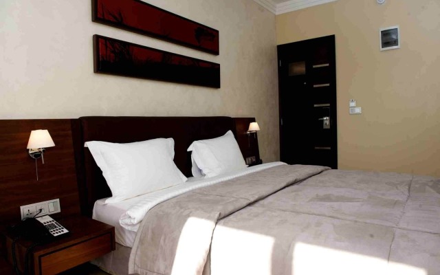The Avenue Suites