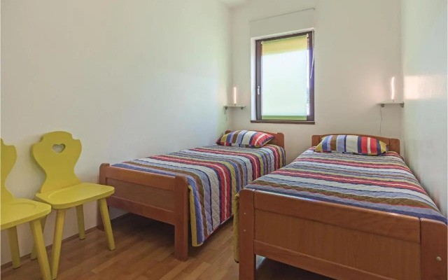 Apartment Sad Cr