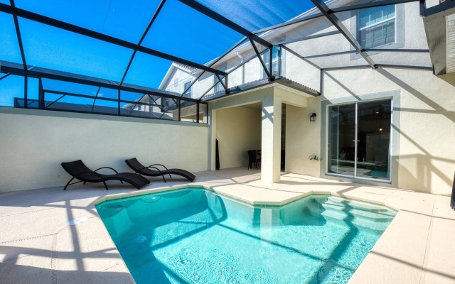 Spacious house near Disney with private pool