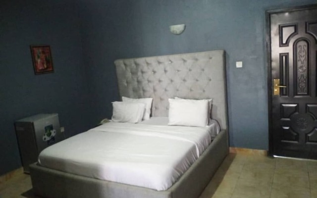 SANTRICK Hotel