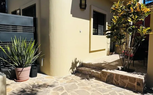 Luxurious 3 Bedroom Retreat in Ajijic - Sleeps up to 6 - Walk to Everything