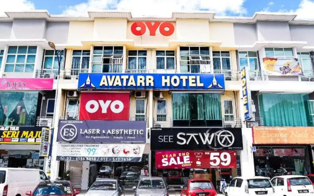 Super OYO 44097 Avatarr Hotel