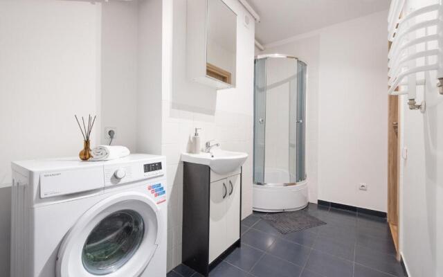 Bright&Stylish, Self Check-in, Centrally Located, by Cohost