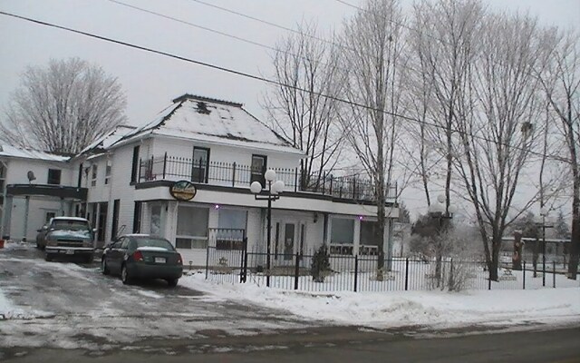 River Breeze Inn