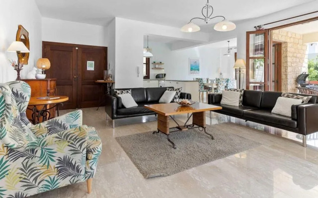 3 bedroom Villa Tala with private pool and sunset views, Aphrodite Hills Resort