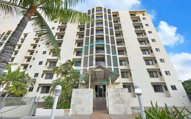 Zen Arkaba 3BR Luxury Waterfront Apt Pool BBQ