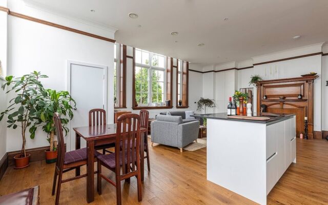 Lovely 1-bed Flat in Acton, West London, Sleeps 4