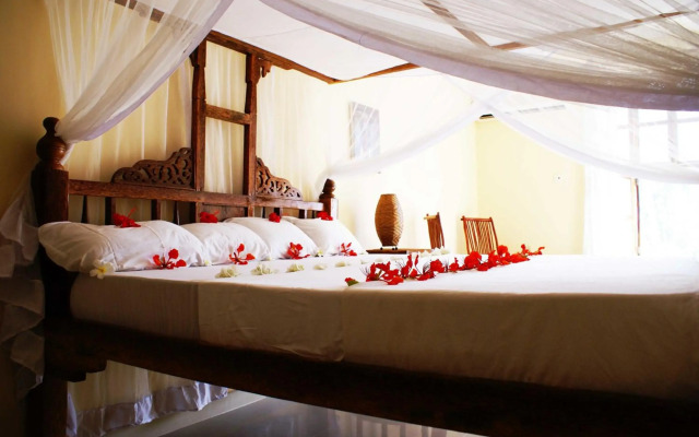 Moonshine Uroa Boutique Hotel