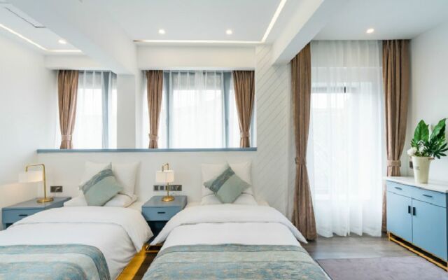 Wuhua Yishu INS Inn Lijiang