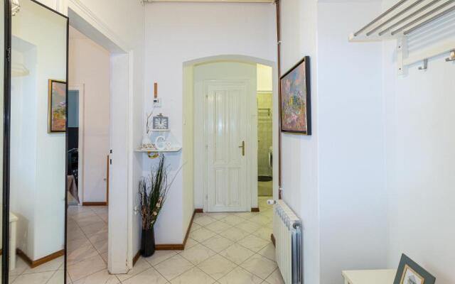 Apartment G37
