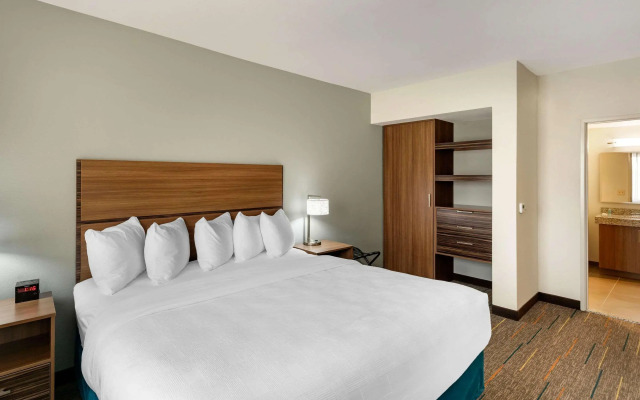 MainStay Suites Lancaster Dallas South