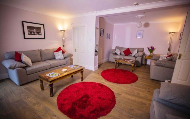 Cladda House & Holiday Apartments