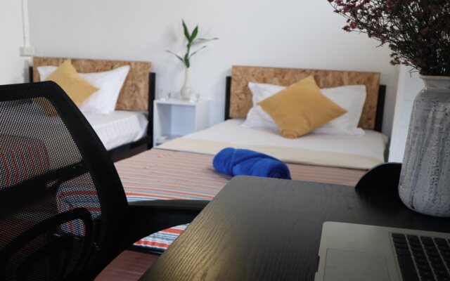 In The City Co-Living & Co-Working Space - Hostel