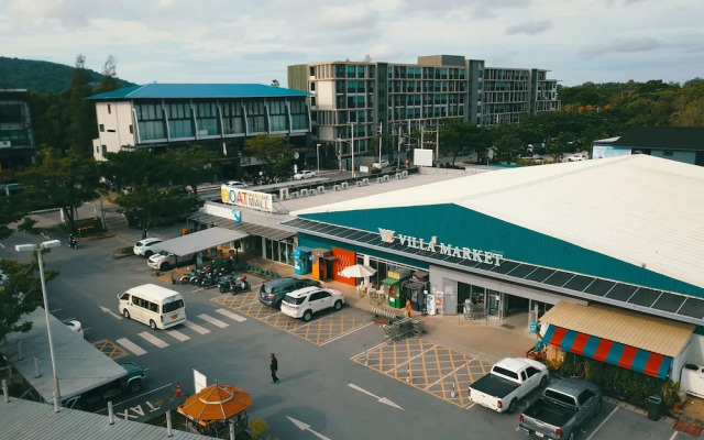 The Aristo Beach Studio by Holy Cow