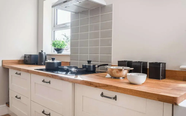 Host Stay Sherrington Road Abode