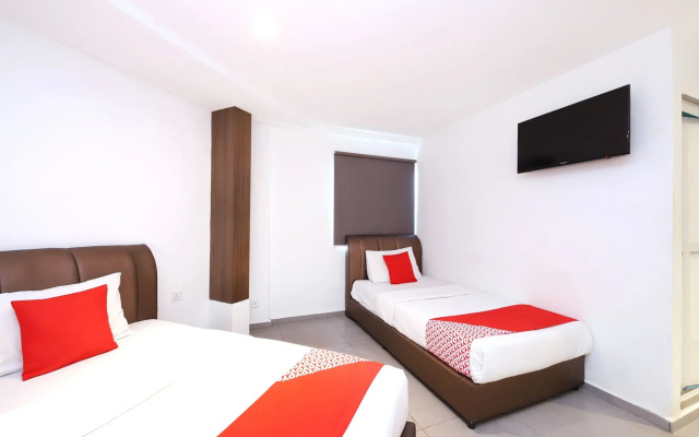 OYO 246 Link Inn (Sanitized Stay)