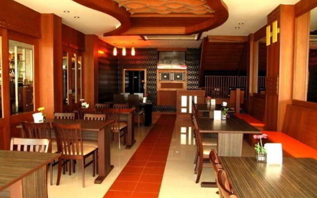 Triple Rund Place Hotel